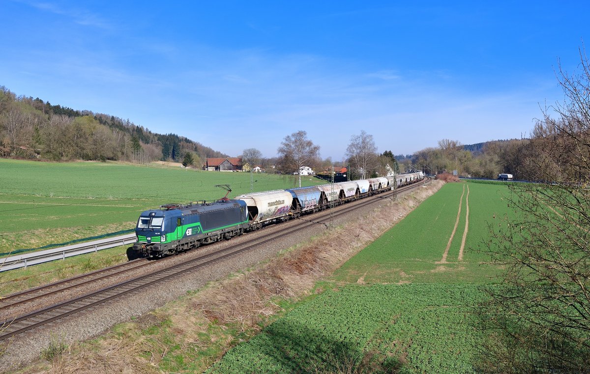 193 201 mit einem Getreidezug am 09.04.2021 bei Einöd.