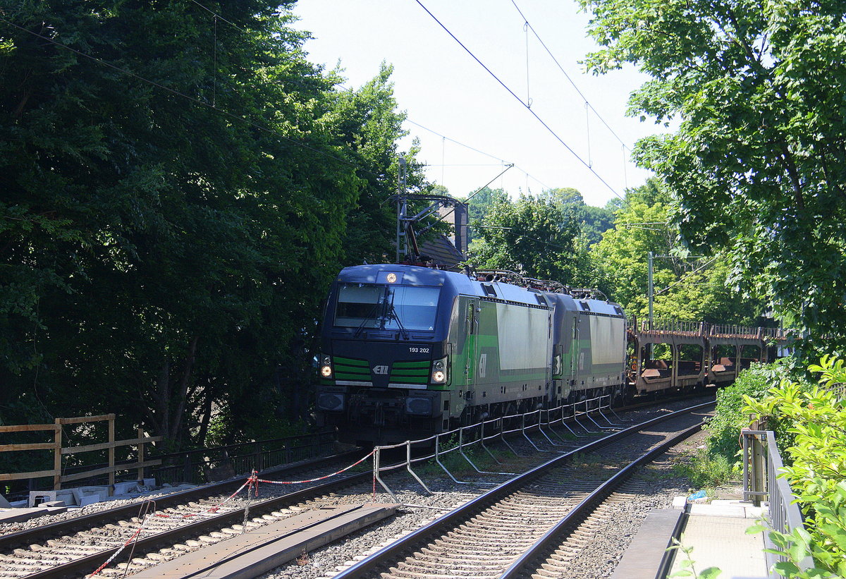 193 202 und 193 217 beide von der ELL kommen aus Richhtung Aachen-West mit einem Autoleerzug aus Belgien nach Süddeutschland und fahren durch Aachen-Schanz in Richtung Aachen-Hbf,Aachen-Rothe-Erde,Stolberg-Hbf(Rheinland)Eschweiler-Hbf,Langerwehe,Düren,Merzenich,Buir,Horrem,Kerpen-Köln-Ehrenfeld,Köln-West,Köln-Süd. Aufgenommen vom Bahnsteig von Aachen-Schanz. 
Bei Sommerwetter am Nachmittag vom 14.6.2017.
