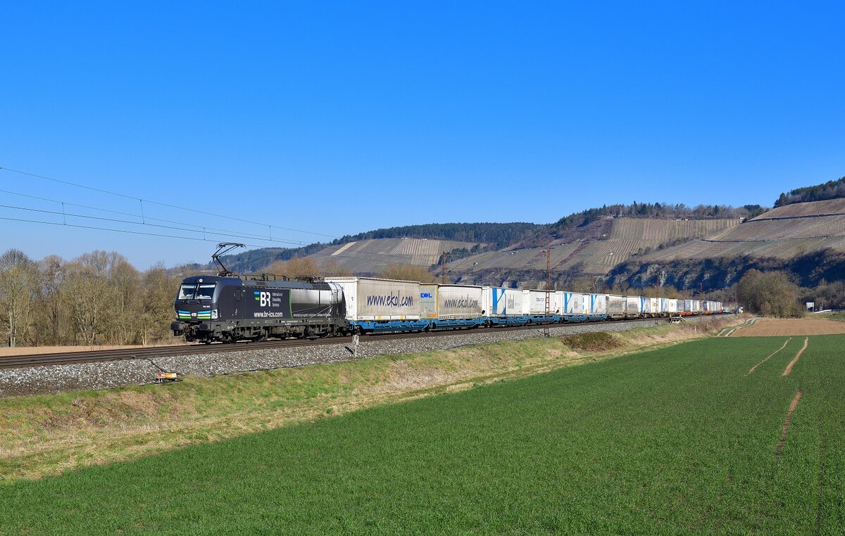 193 202 mit einem Ekol-KLV am 08.03.2022 bei Himmelstadt.