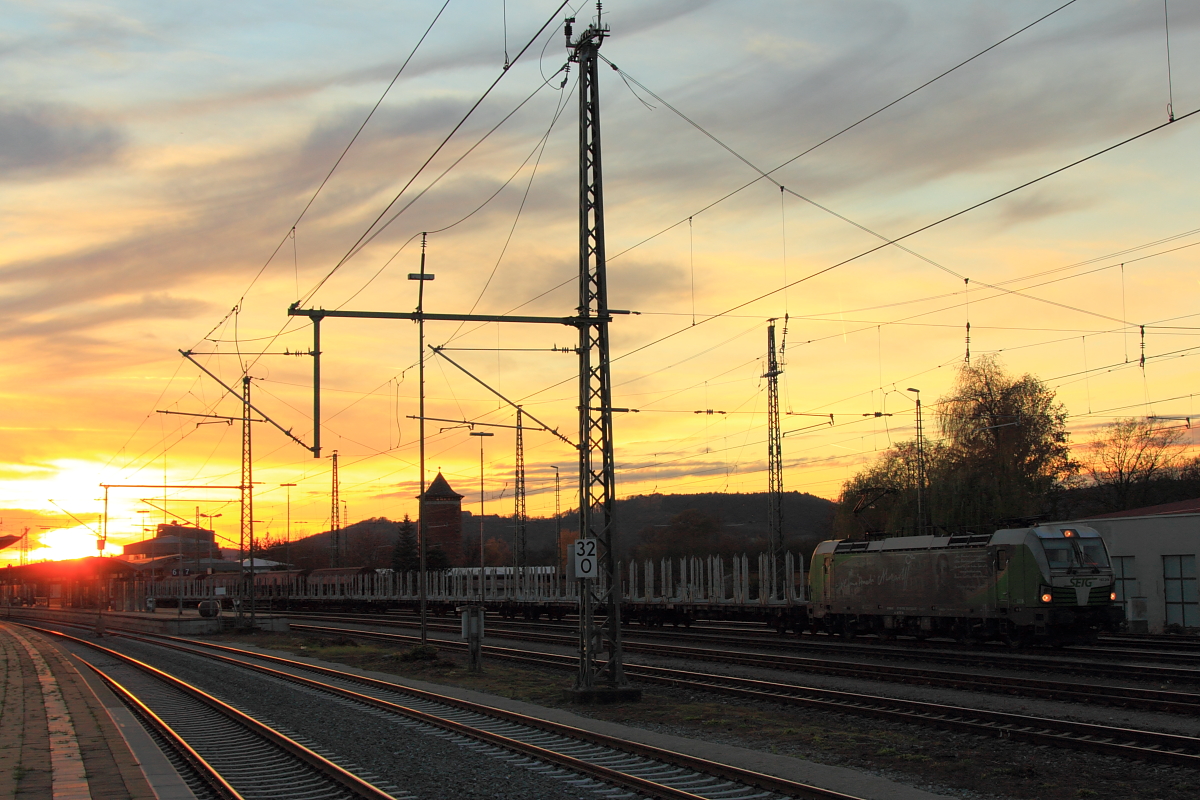 193 204-5 SETG in Lichtenfels während des Sonnenuntergangs am 20.11.2016.