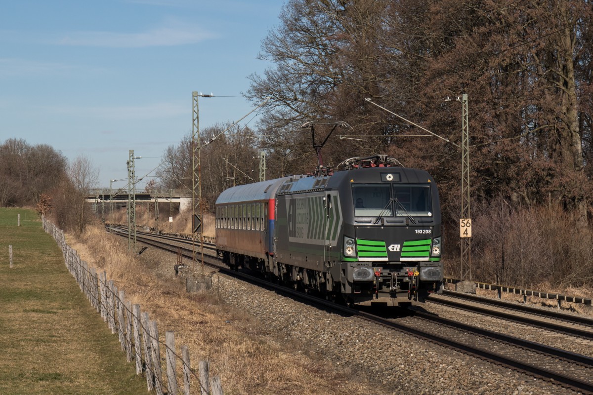 193 208 von ELL / Lokomotion mit einem BTE-Wagen am 12. Februar 2016 bei Großkarolinenfeld.