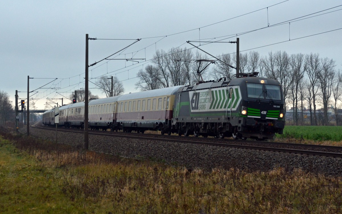 193 208 schleppte am 02.01.16 einen AKE durch Benndorf Richtung Bitterfeld. Der Zug war über den Jahreswechsel von Köln aus über Berlin und Leipzig nach Dresden gefahren und befand sich nun auf dem Rückweg.