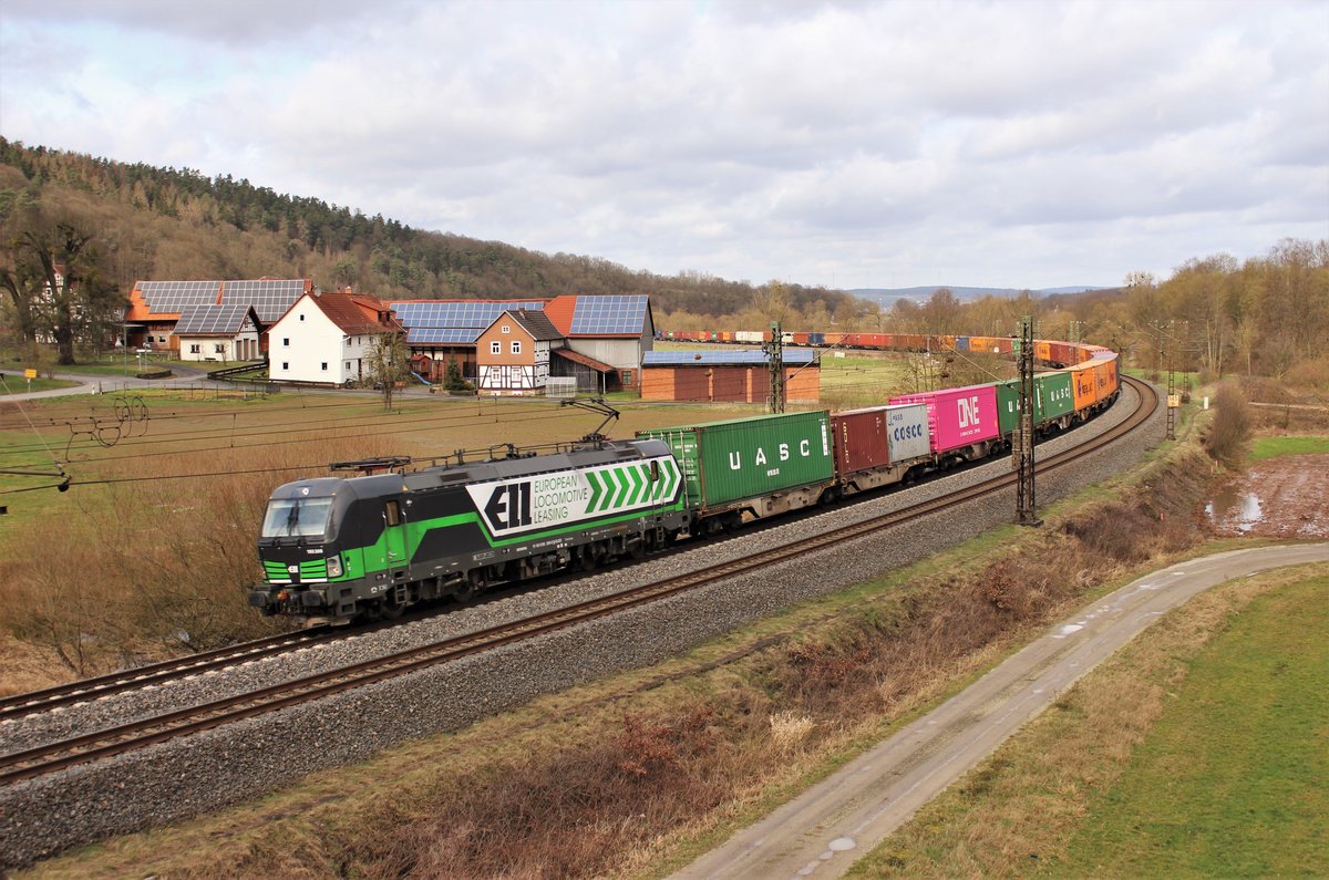 193 208 zu sehen am 21.02.20 mit einem Containerzug in Hermannspiegel.