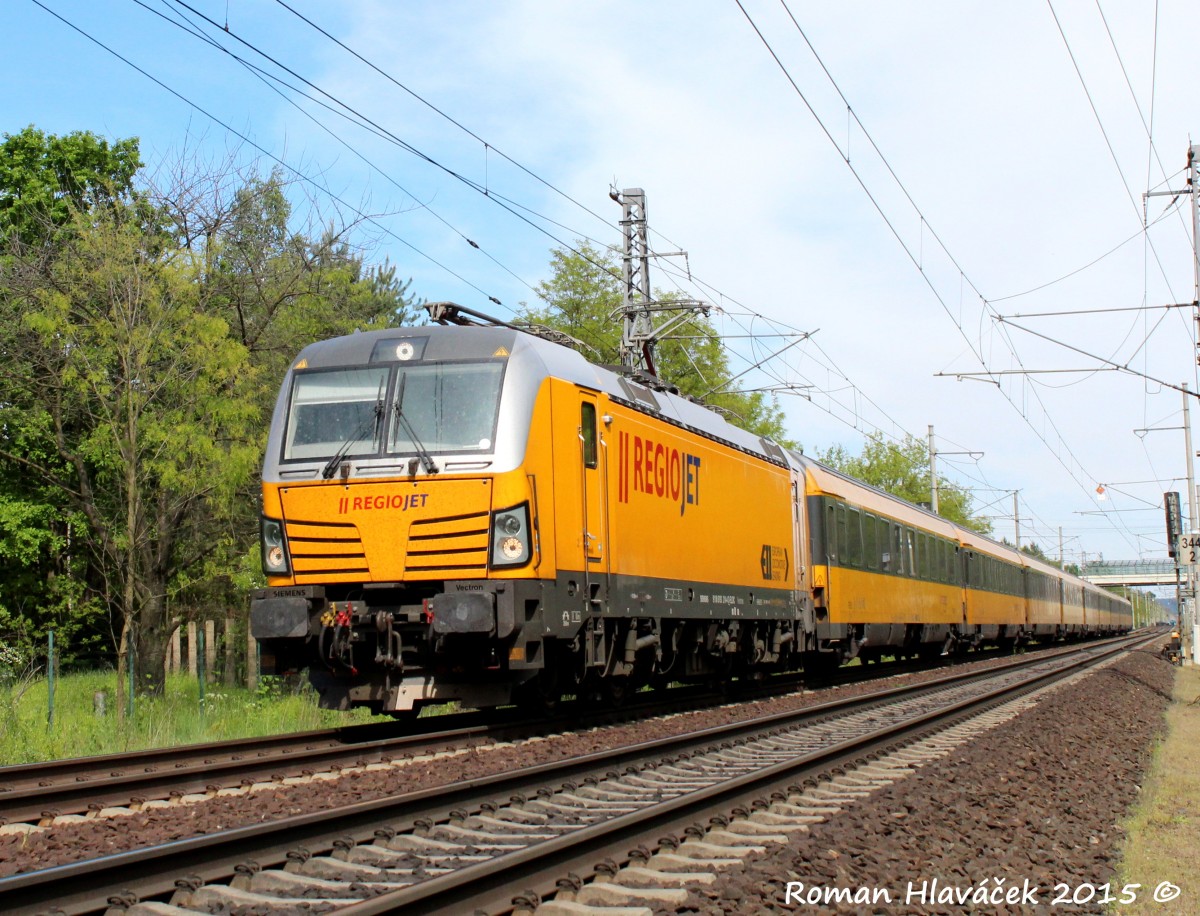 193 214 ELOC / RegioJet, trať ( Strecke ) Pardubice - Kolín, Kolín, 15.05.2015