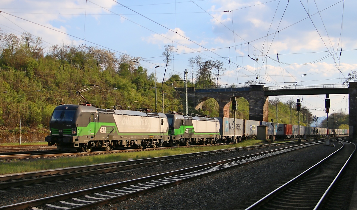 193 218 mit Wagenlok 193 219 und Containerzug in Fahrtrichtung Norden. Aufgenommen in Eichenberg am 01.05.2016.