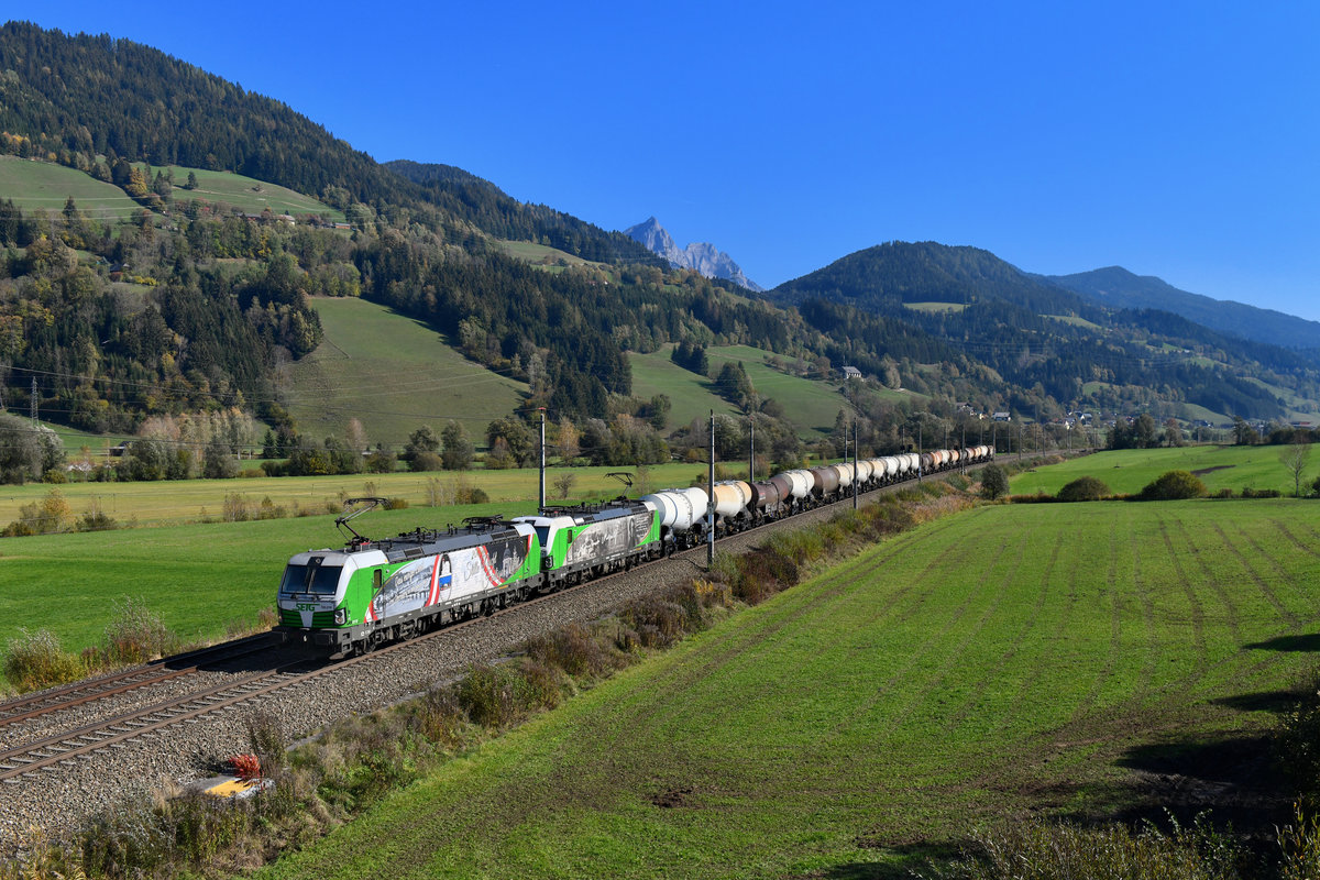 193 219 + 193 204 mit einem Knickkesselzug am 10.10.2018 bei Rothenmann. 