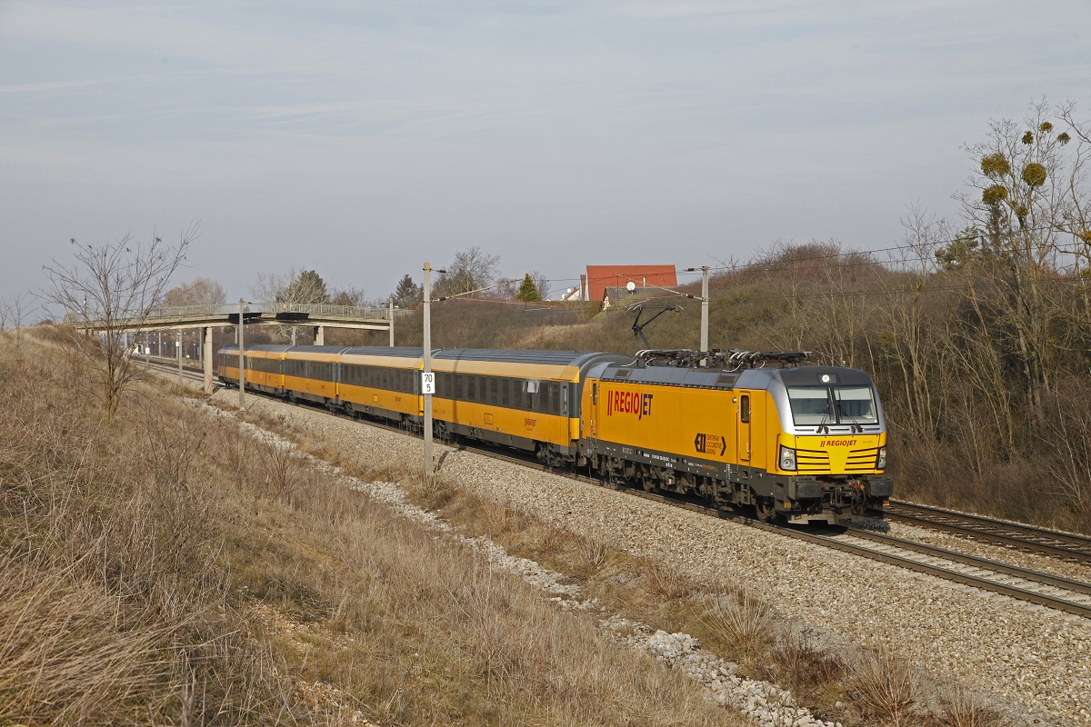 193 226 mit Regiojet bei Rabenburg am 25.01.2018.