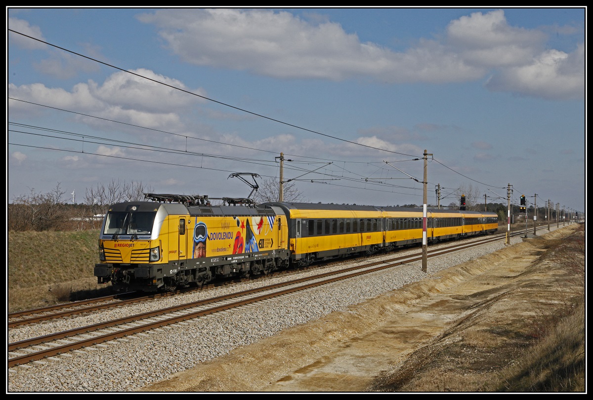 193 227 mit Regiojet bei Helmahof am 21.03.2018.
