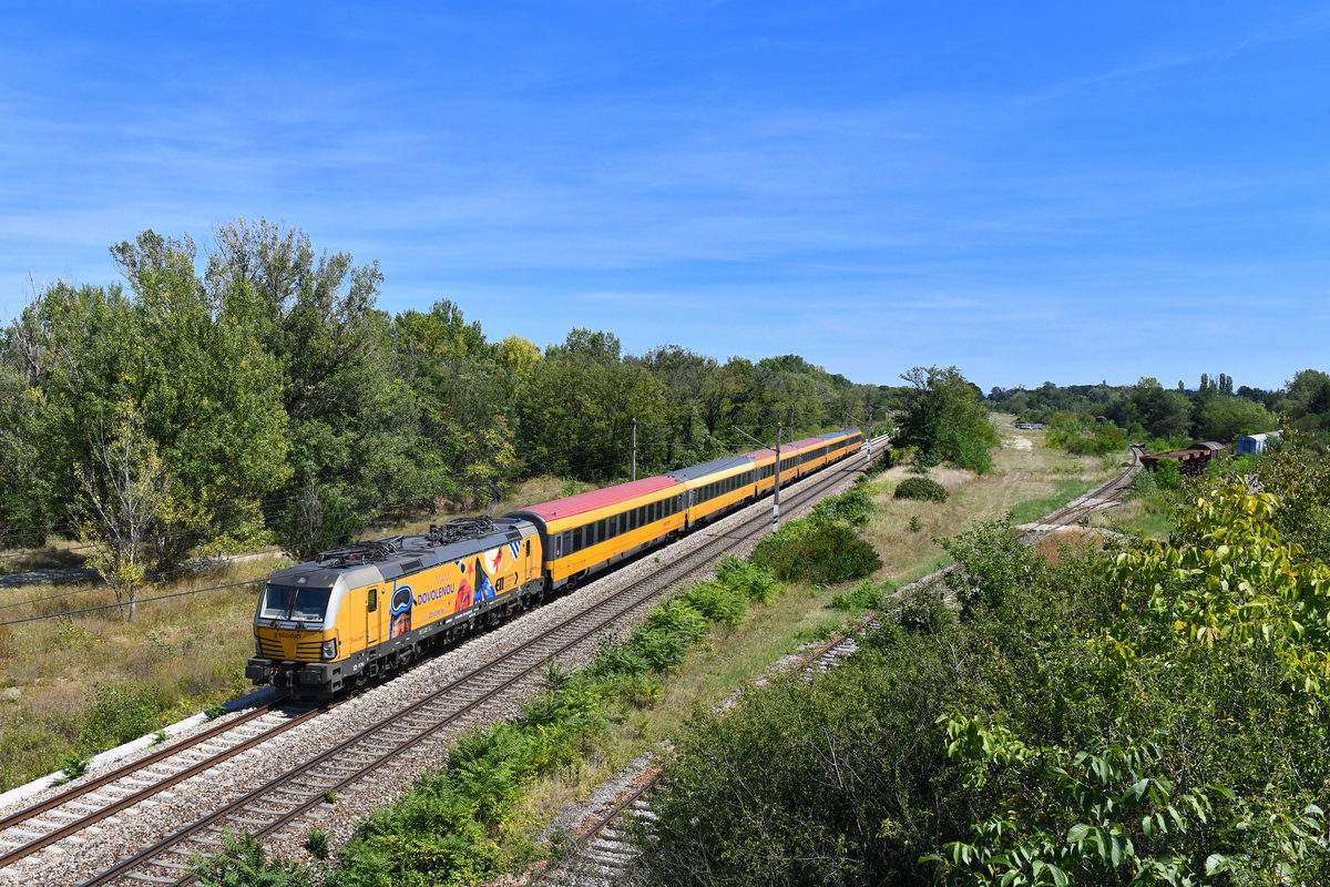 193 227 mit RJ 1033 am 12.08.2018 bei Strasshof an der Nordbahn. 