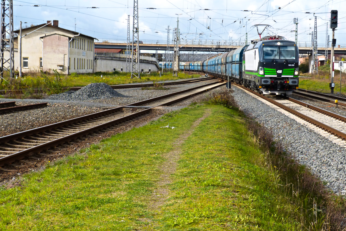 193 232 mit PKP Kohlezug Bahnhof Nordhausen 30.10.2017 (aufgenommen vom Bahnsteigende 2/3)