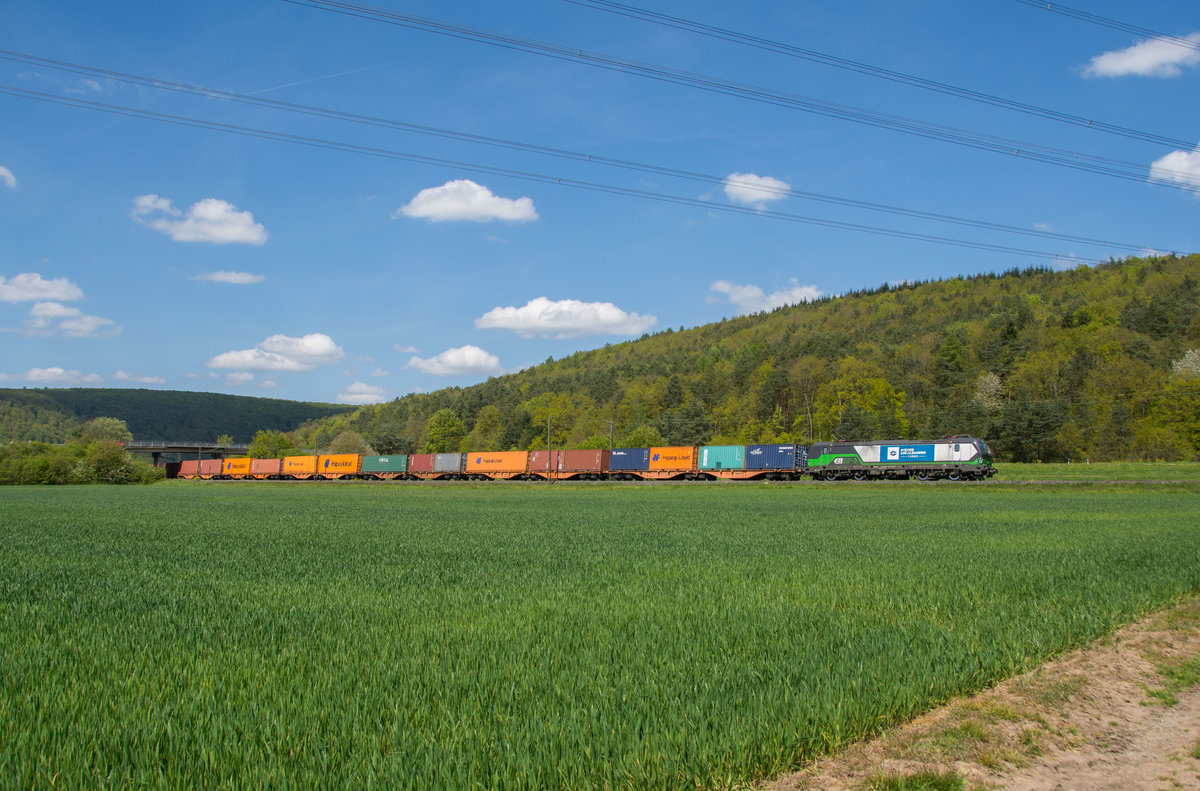 193 237 ELL-Wiener Lokalbahnen Cargo mit Containern Richtung Süden bei Wernfeld.(5.5.2016)