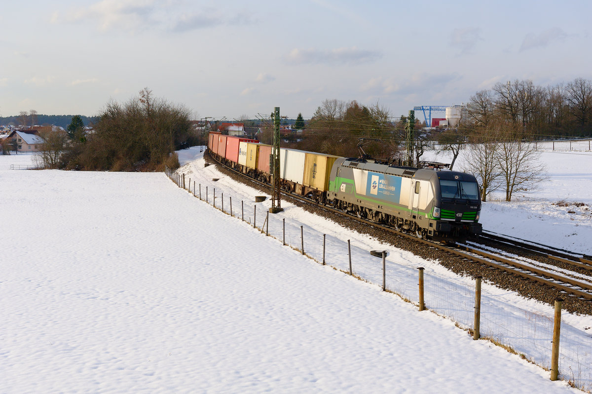 193 238 ELL/WLC mit einem Containerzug bei Postbauer-Heng Richtung Regensburg, 28.02.2020