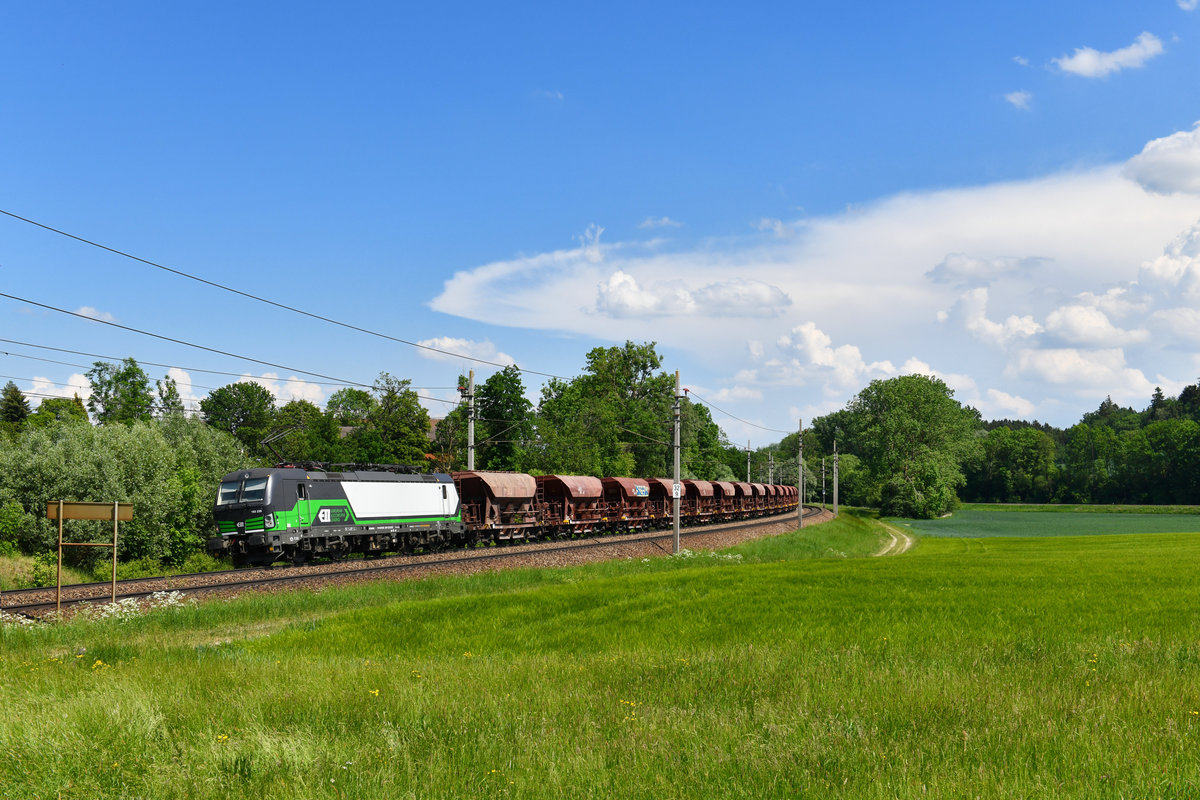 193 239 mit dem Magnesitzug am 13.05.2018 bei Kimpling. 