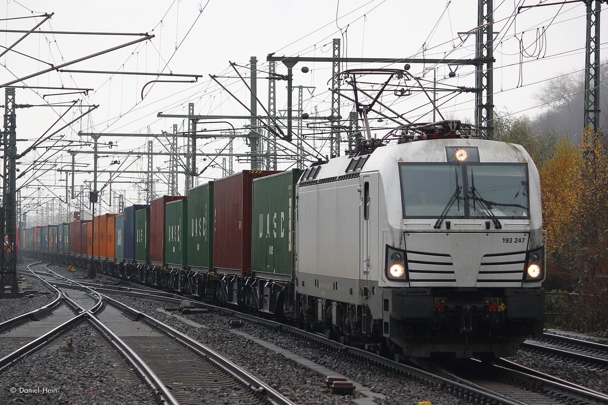 193 247 mit einem Containerzug in Hamburg Harburg, am 15.11.2016.