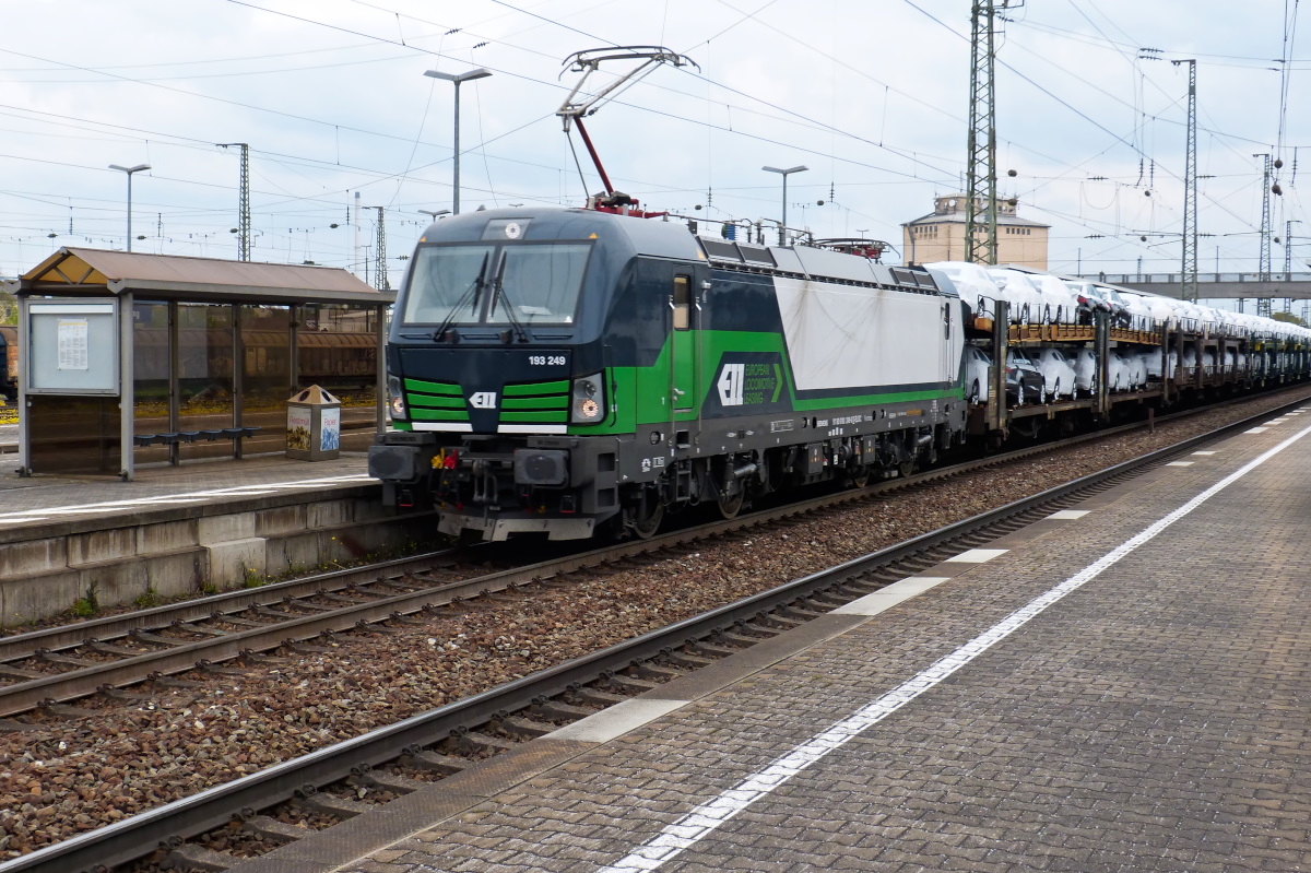 193 249 mit Audi-Zug Plattling 01.05.2016