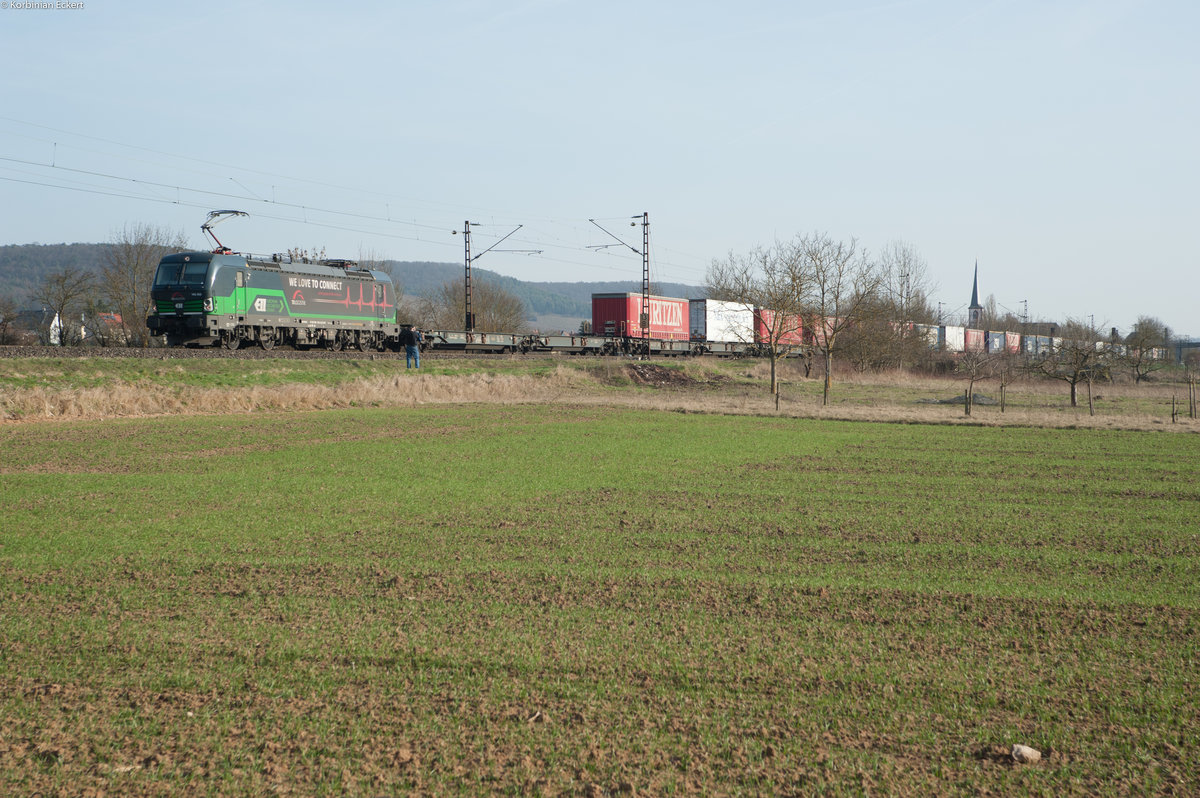 193 252 TXL mit einem KLV-Zug bei Thüngersheim Richtung Gemünden, 16.03.2017