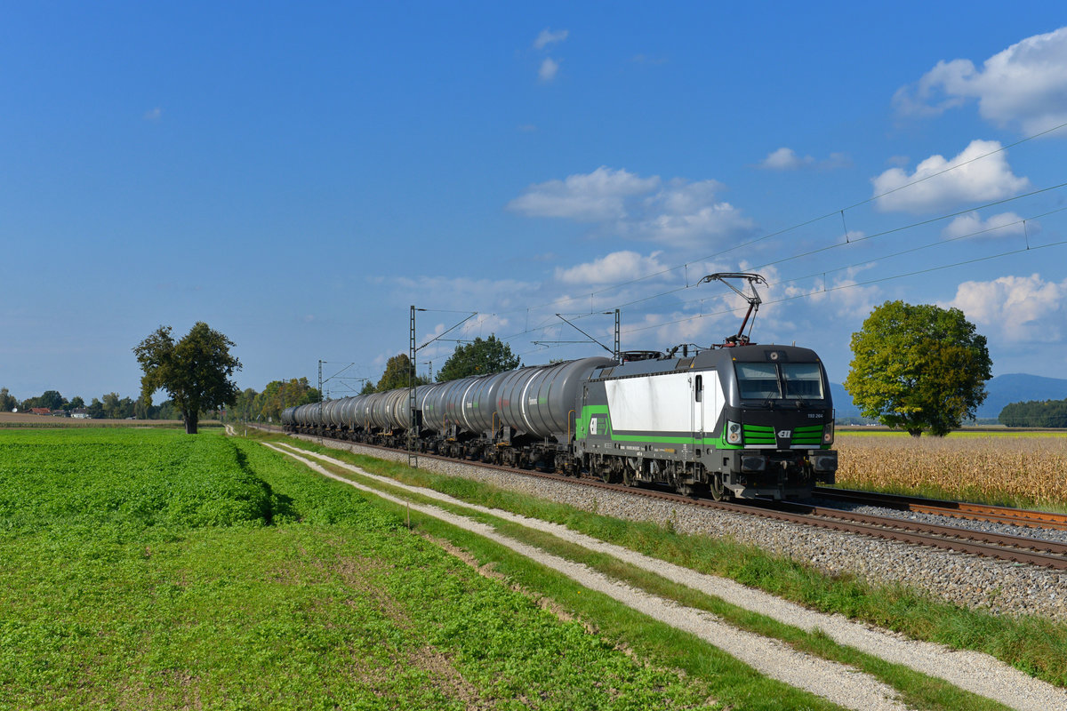 193 264 mit einem Kesselzug am 26.09.2017 bei Langenisarhofen. 