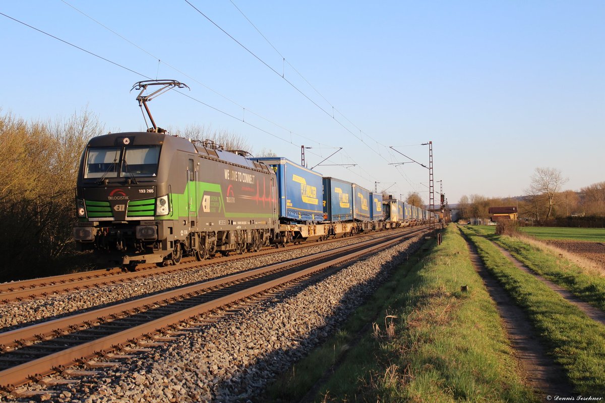 193 265 TXL mit einem LKW-Walter Zug bei Thüngersheim am 06.04.2018

