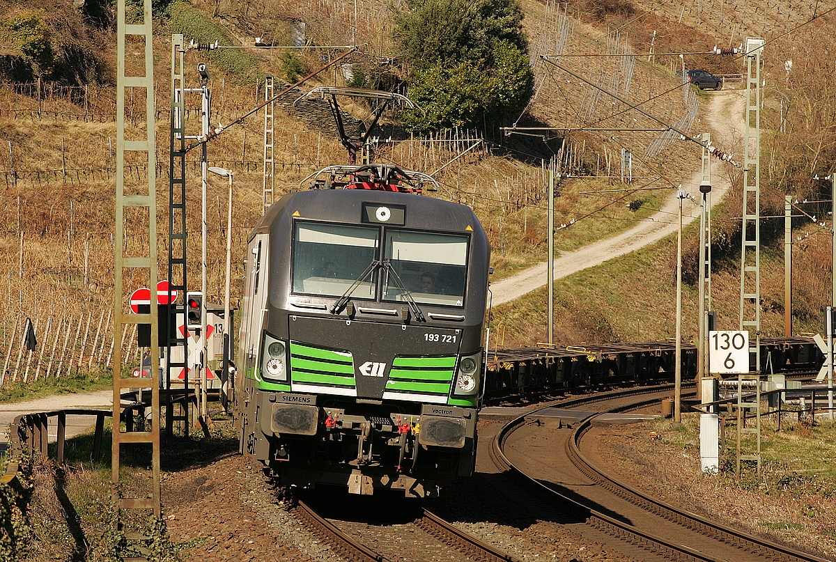 193 271 der setg bei der Einfahrt nach Oberwesel auf der linken Rheinstrecke / 10.03.2022