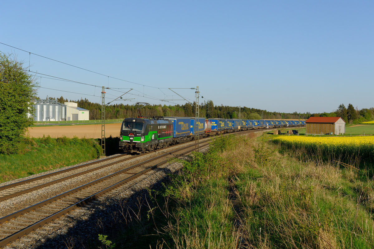 193 274 ELL/TXL mit einem LKW-Walter KLV bei Batzhausen Richtung Nürnberg. Grüße an den Tf! (23.04.2020)
