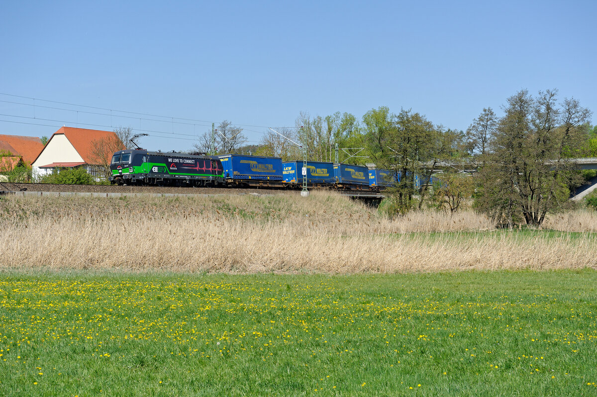 193 277 ELL/TXL mit einem LKW-Walter KLV-Zug bei Rosenbach Richtung Ansbach, 25.04.2020