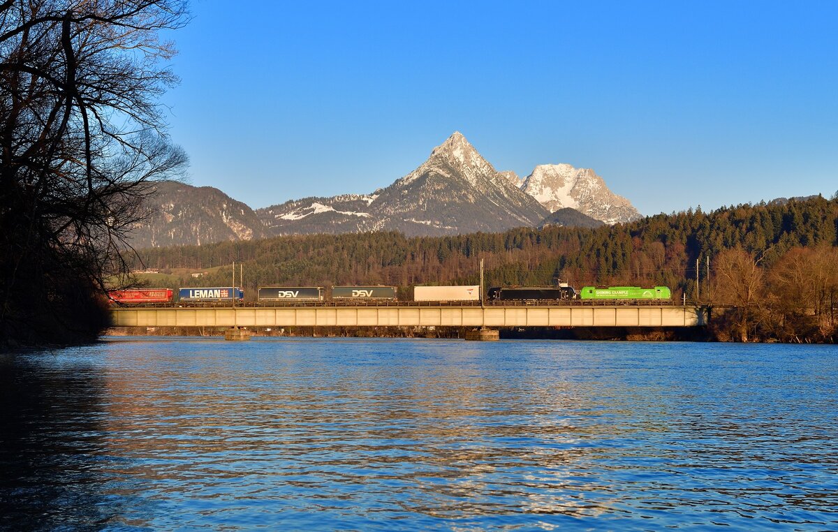193 283 + 193 648 mit TEC 43141 am 14.02.2023 bei Kirchbichl.