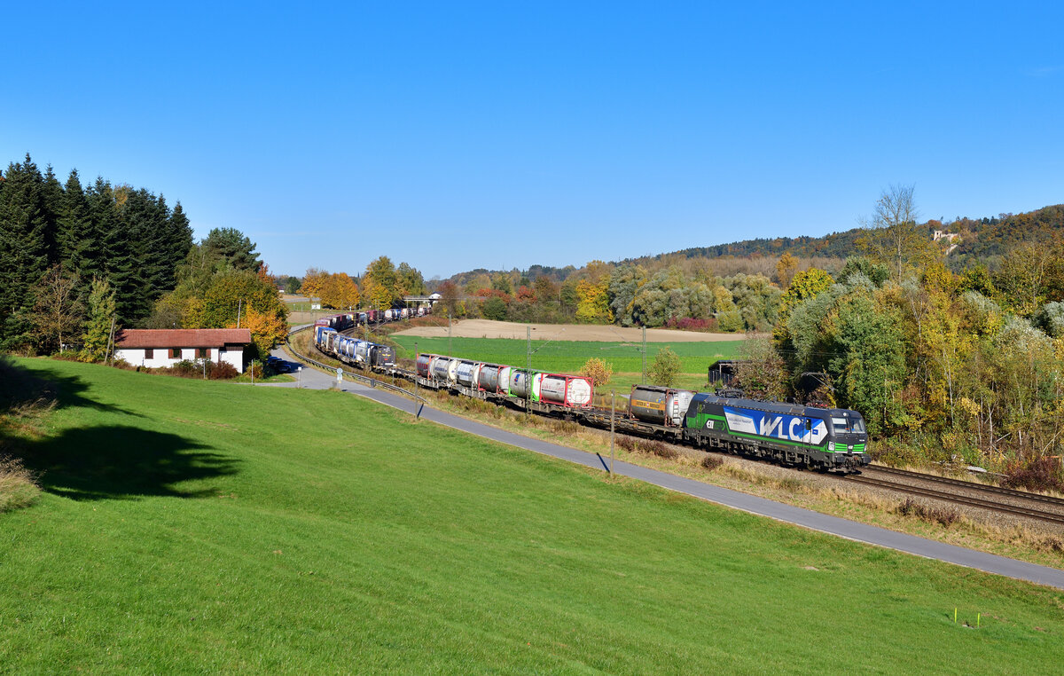 193 284 mit einem KLV am 24.10.2021 bei Vilshofen. 