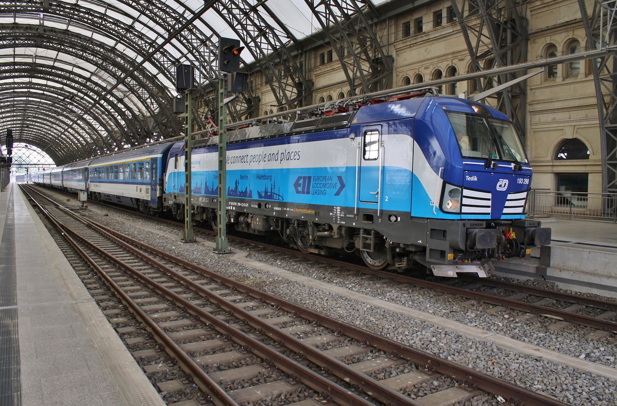 193 290 steht am 11.05.2018 mit dem EC177 von Hamburg-Altona nach Praha hl.n. im Dresdener Hauptbahnhof.