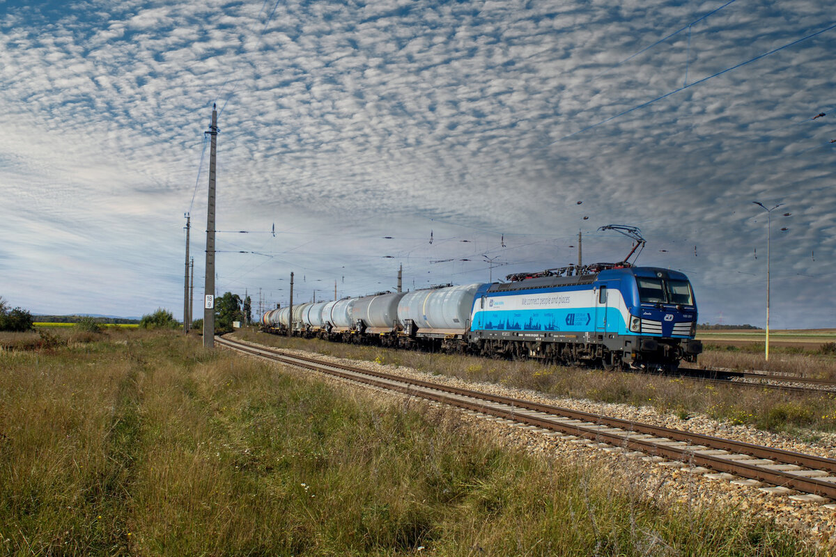 193 291 fährt mit Ihrem Güterzug von Wien Richtung Ungarn. 

Jänner 2022, Kamera: Canon Eos 2000D