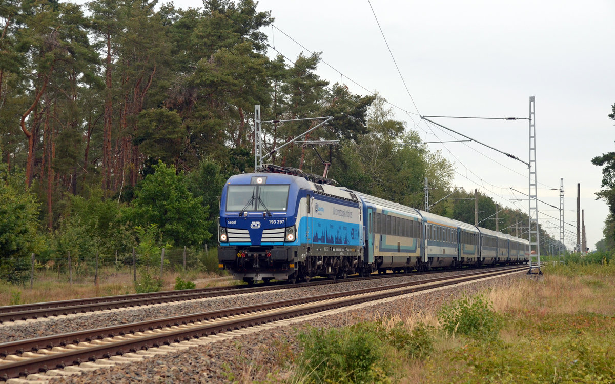 193 297 sepplte mit dem EC 173 von Hamburg nach Budapest am 07.09.19 durch Marxdorf Richtung Dresden.