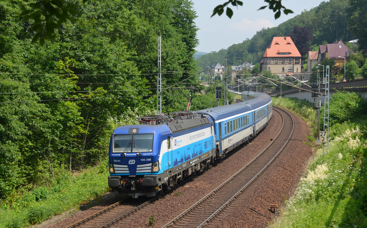 193 298 führte am 11.06.19 den EC 174 durch Königstein Richtung Dresden.
