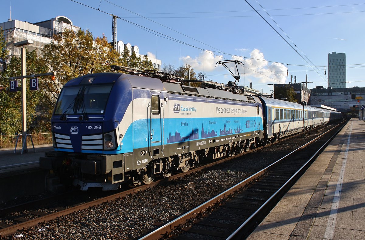 193 298 steht am 3.11.2018 mit dem EC179 nach Praha hl.n. in Hamburg-Altona bereit.