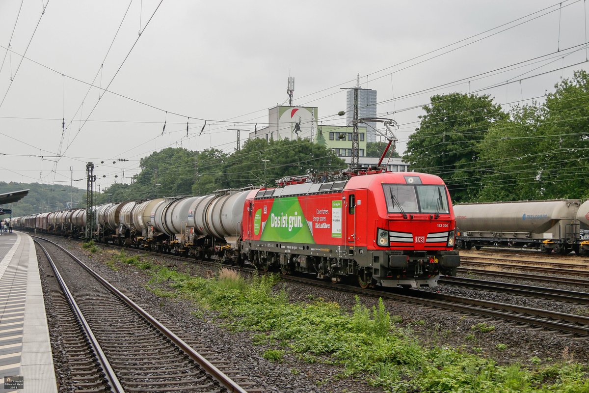 193 300  Das ist grün  in Köln West, am 12.06.2018.