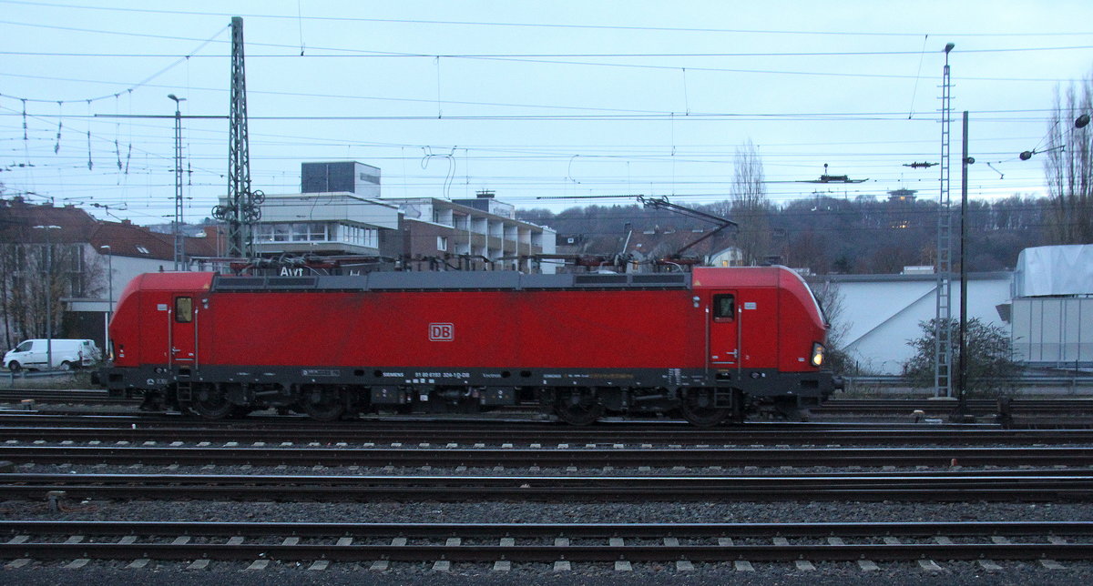 193 324 DB rangiert in Aachen-West. 
Aufgenommen vom Bahnsteig in Aachen-West. 
In der Abendstimmung vom Abend am 19.12.2018.