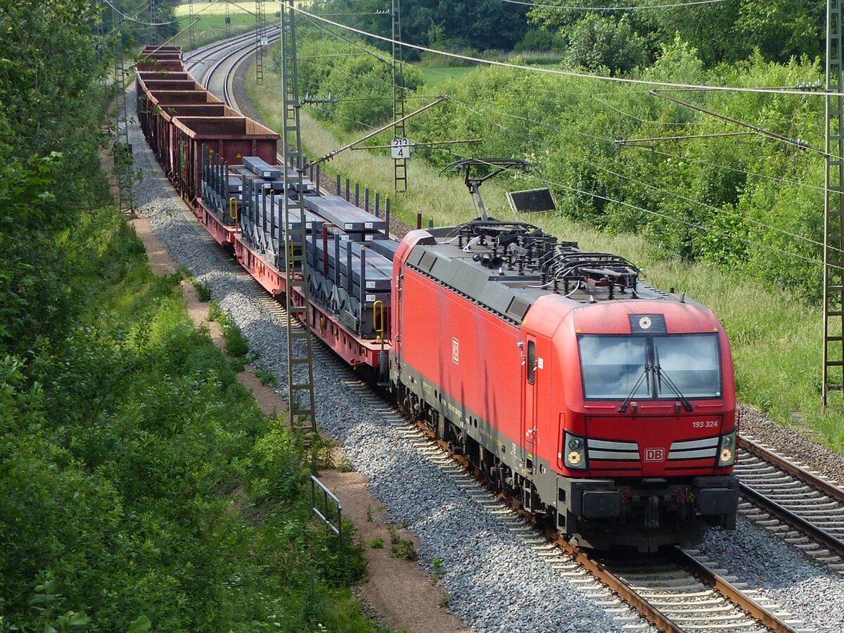 193 324 mit Güterzug von Hanekenfähr in Rheine=Bentlage, 07.06.2022