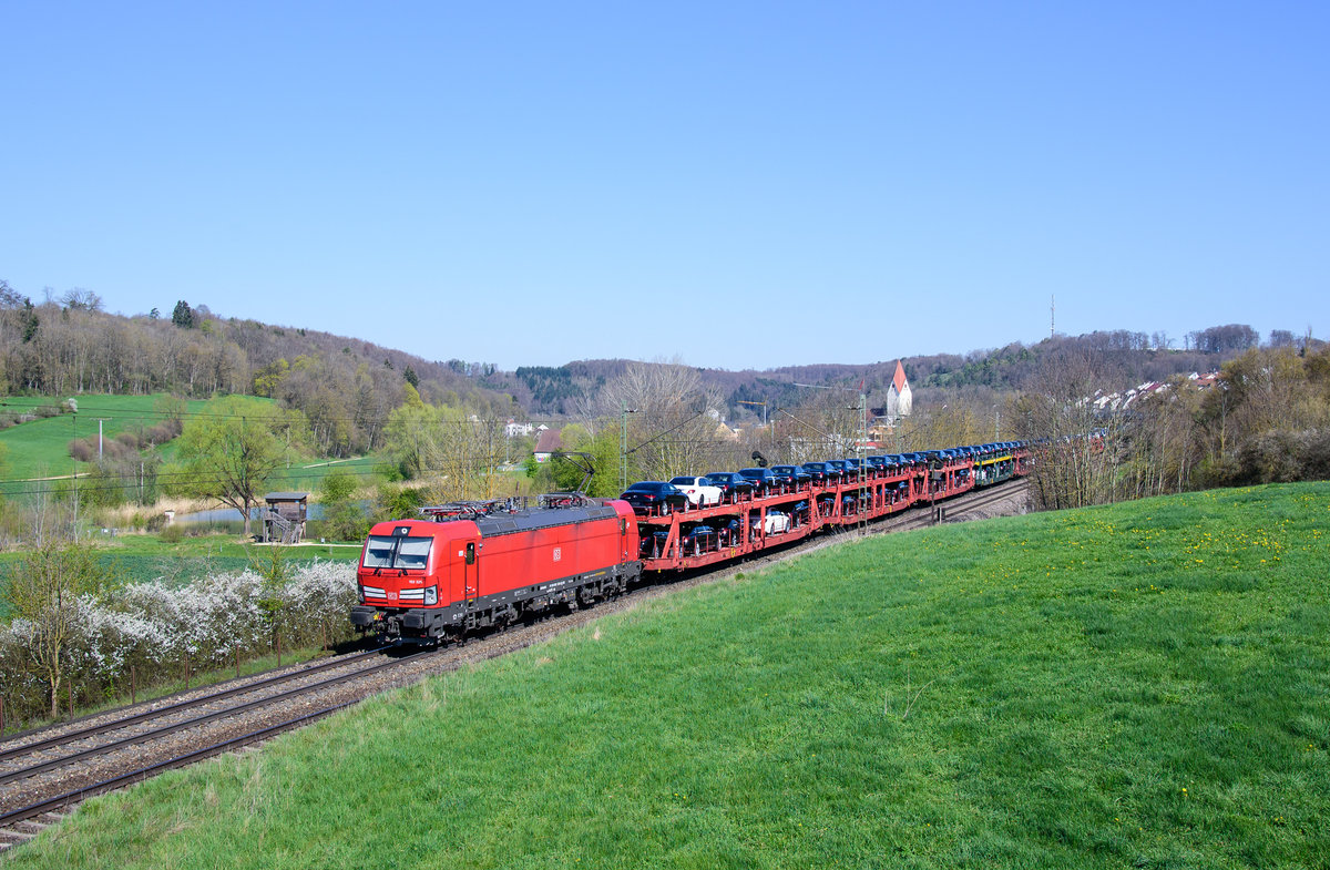 193 325 mit Daimlerzug Richtung Ulm.(Lonsse 20.4.2019)