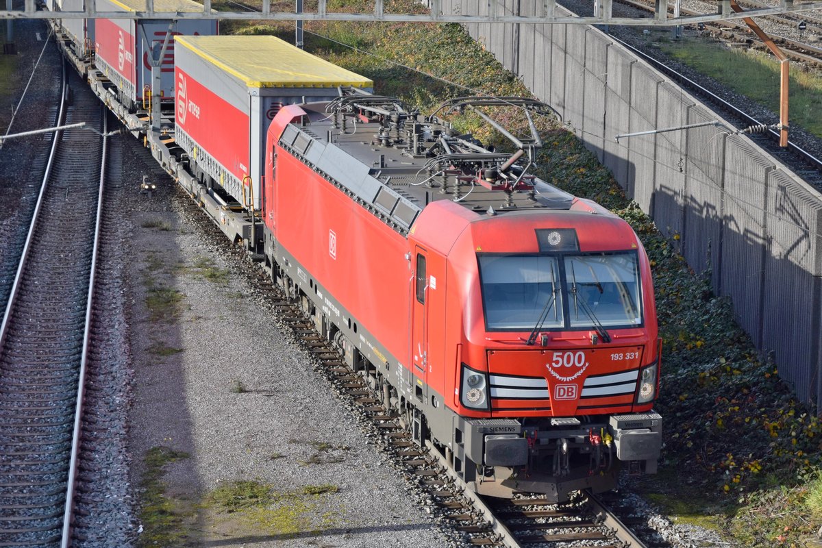 193 331 bei der Einfahrt in Basel RB am 18.12.2019.