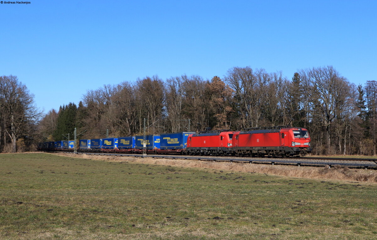 193 335-7 und 193 317-5 mit dem KT 42145 (Rostock Seehafen - Verona Quadrante) bei Brannenburg 12.2.22