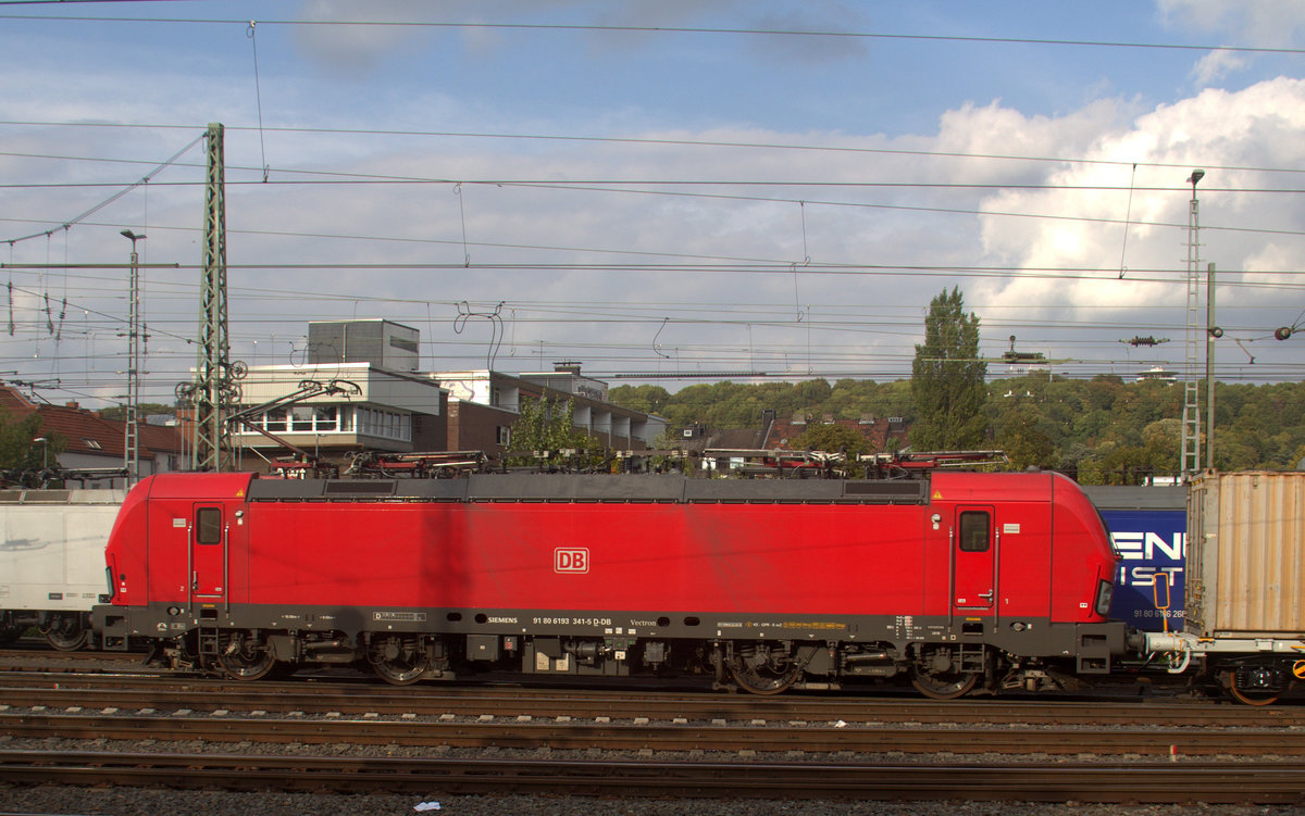 193 341 DB kommt aus Richtung Köln,Aachen-Hbf,Aachen-Schanz mit einem Güterzug aus Verona(I) nach Antwerpen-Combinant(B) und fährt in Aachen-West ein. 
Aufgenommen vom Bahnsteig in Aachen-West. 
Bei Sonne und Wolken am Nachmittag vom 17.9.2019.