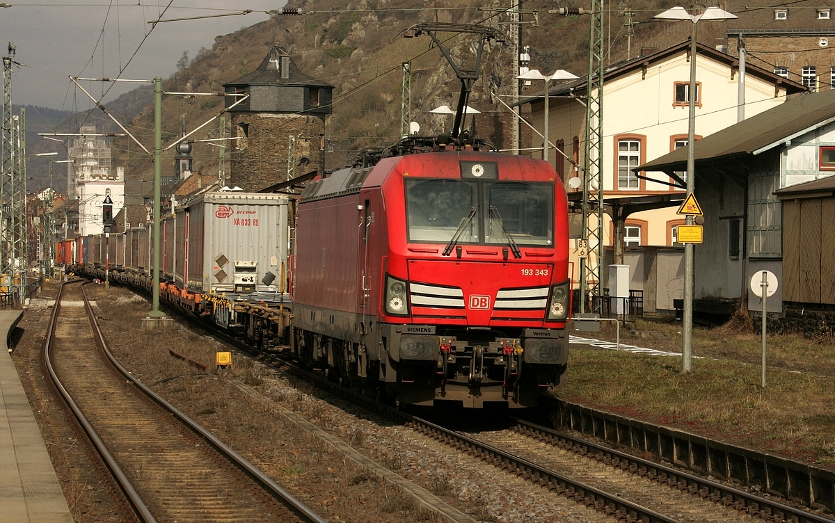 193 343 bei der Durchfahrt im Bahnhof Kaub am 12.03.2022 