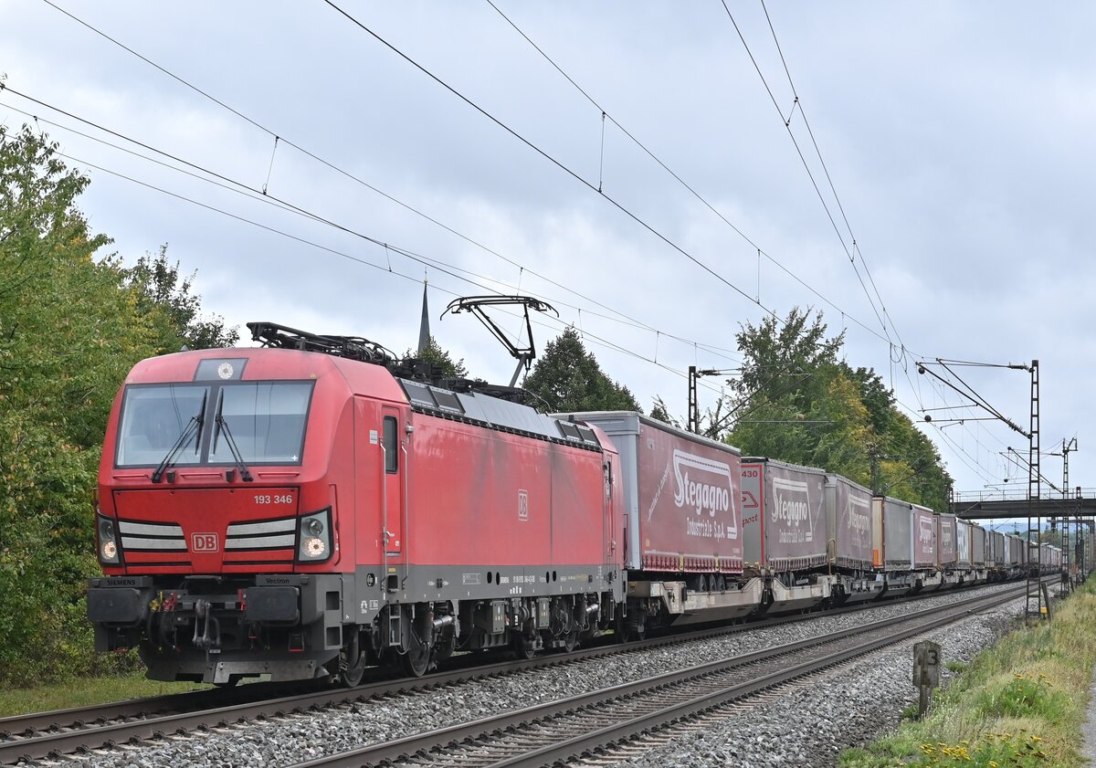 193 346 mit einem KLV in Thüngersheim gen Karlstadt fahrend am 5.10.2021