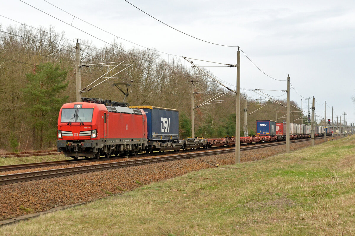 193 349 führte am 29.03.24 einen KLV-Zug durch Burgkemnitz Richtung Bitterfeld.