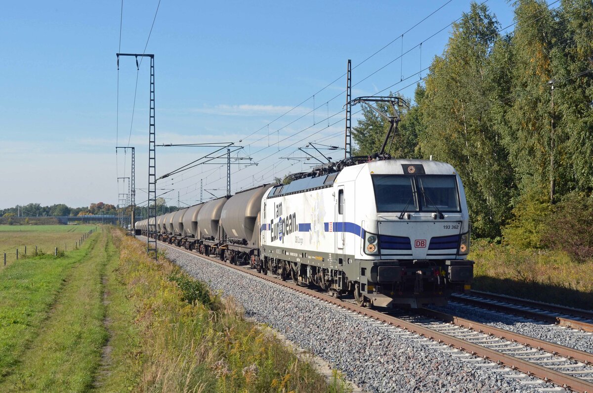 193 362 schleppte am 10.10.21 den Aluminumoxidzug von Rotterdam nach Ziar nad Hronom durch Wittenberg-Labetz Richtung Falkenberg(E).