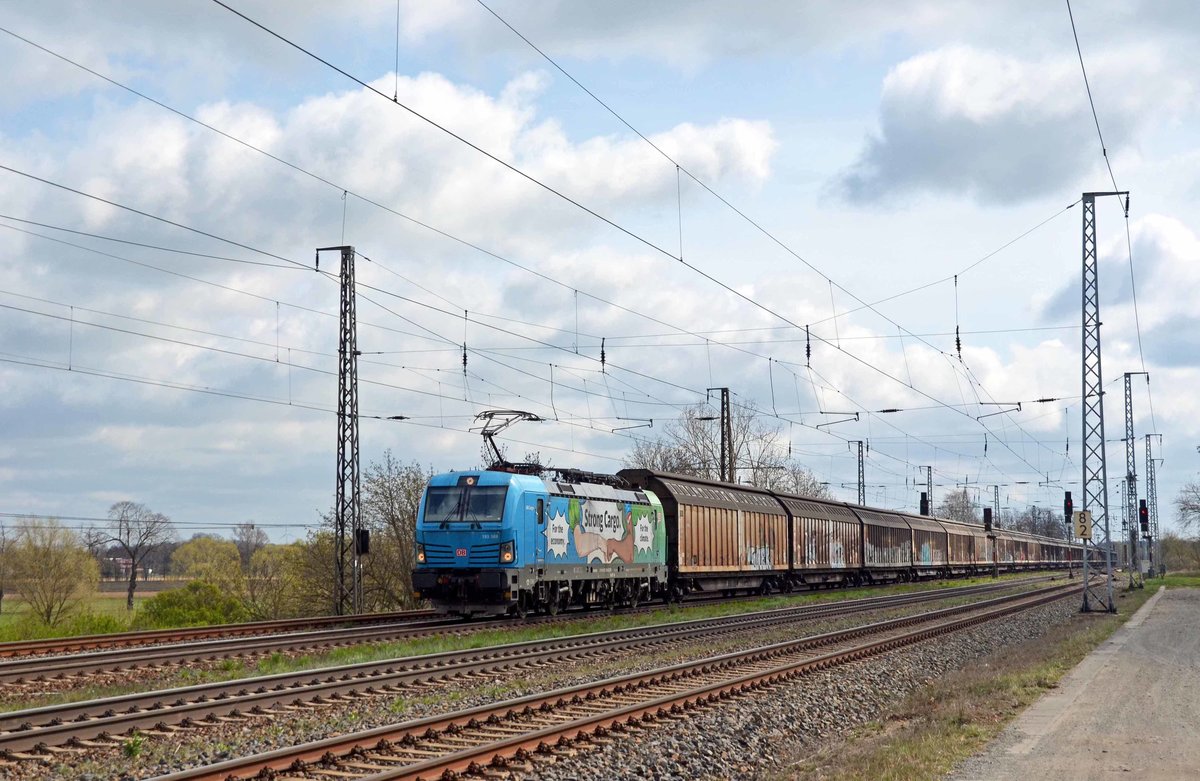 193 368 führte am 13.04.21 einen Ganzzug Schiebewandwagen durch Saarmund Richtung Potsdam.