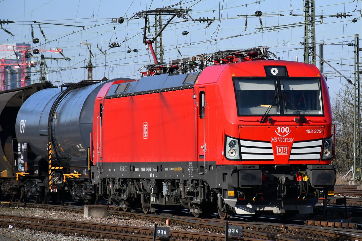 193 379 bei der Einfahrt in Basel Bad. Bahnhof am 08.02.2020.