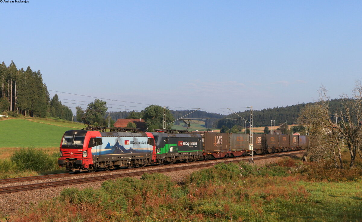 193 462 und 193 256-3 mit dem DGS 40271 (Köln Eifeltor-Basel SBB RB) bei Peterzell 15.8.21