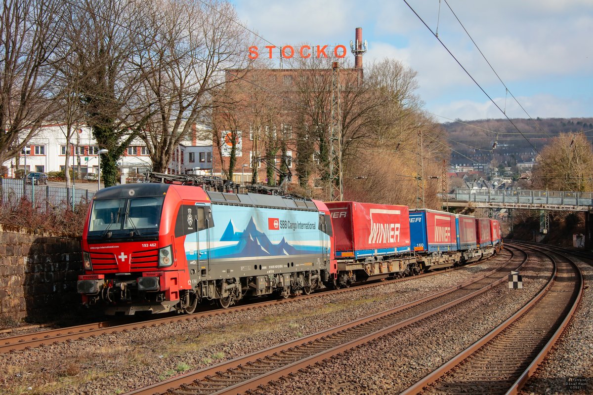 193 462 SBB Cargo International mit Winner-KLV in Wuppertal, Februar 2021.