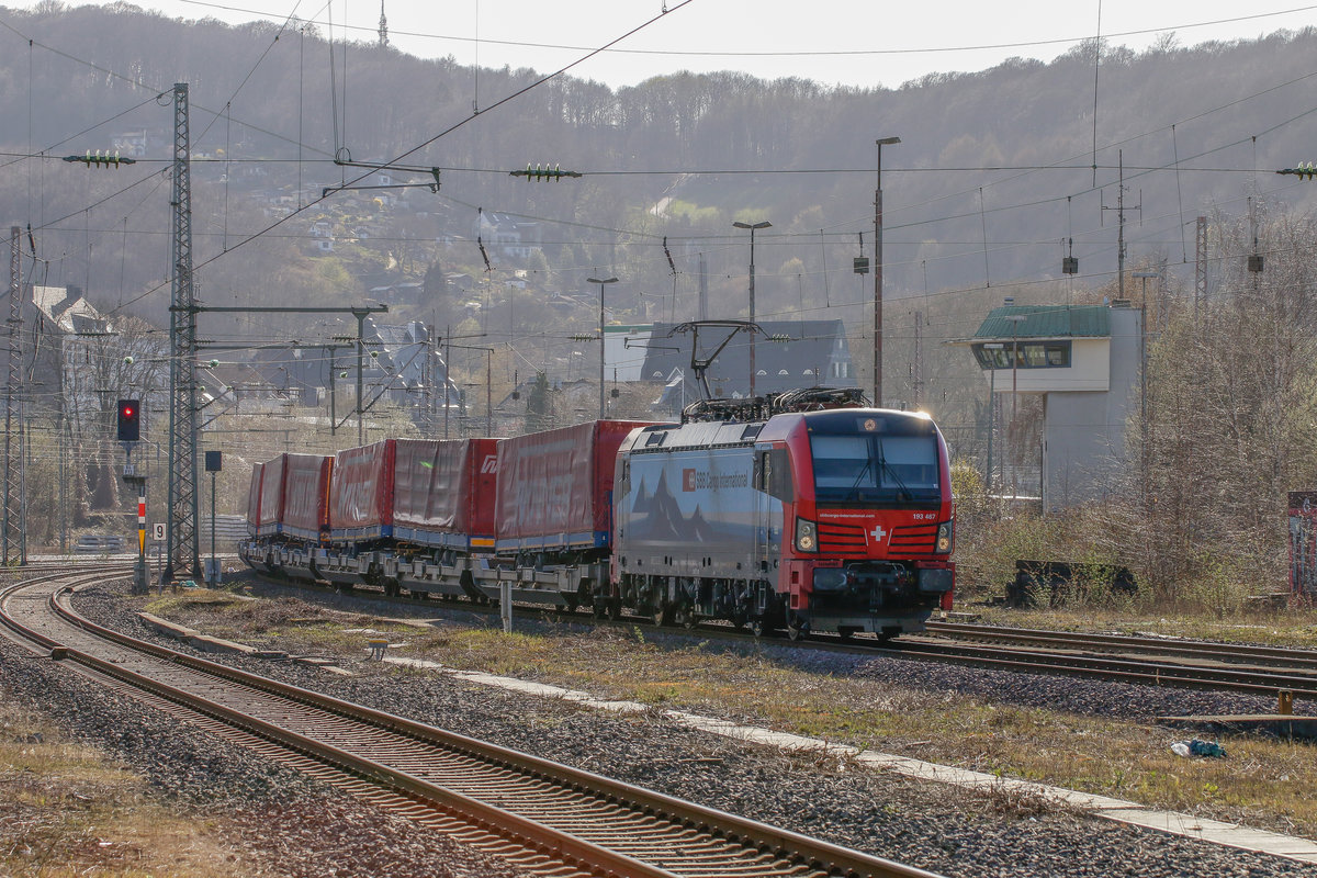 193 467 SBB Cargo International mit Winner-KLV in Wuppertal, M�rz 2019.