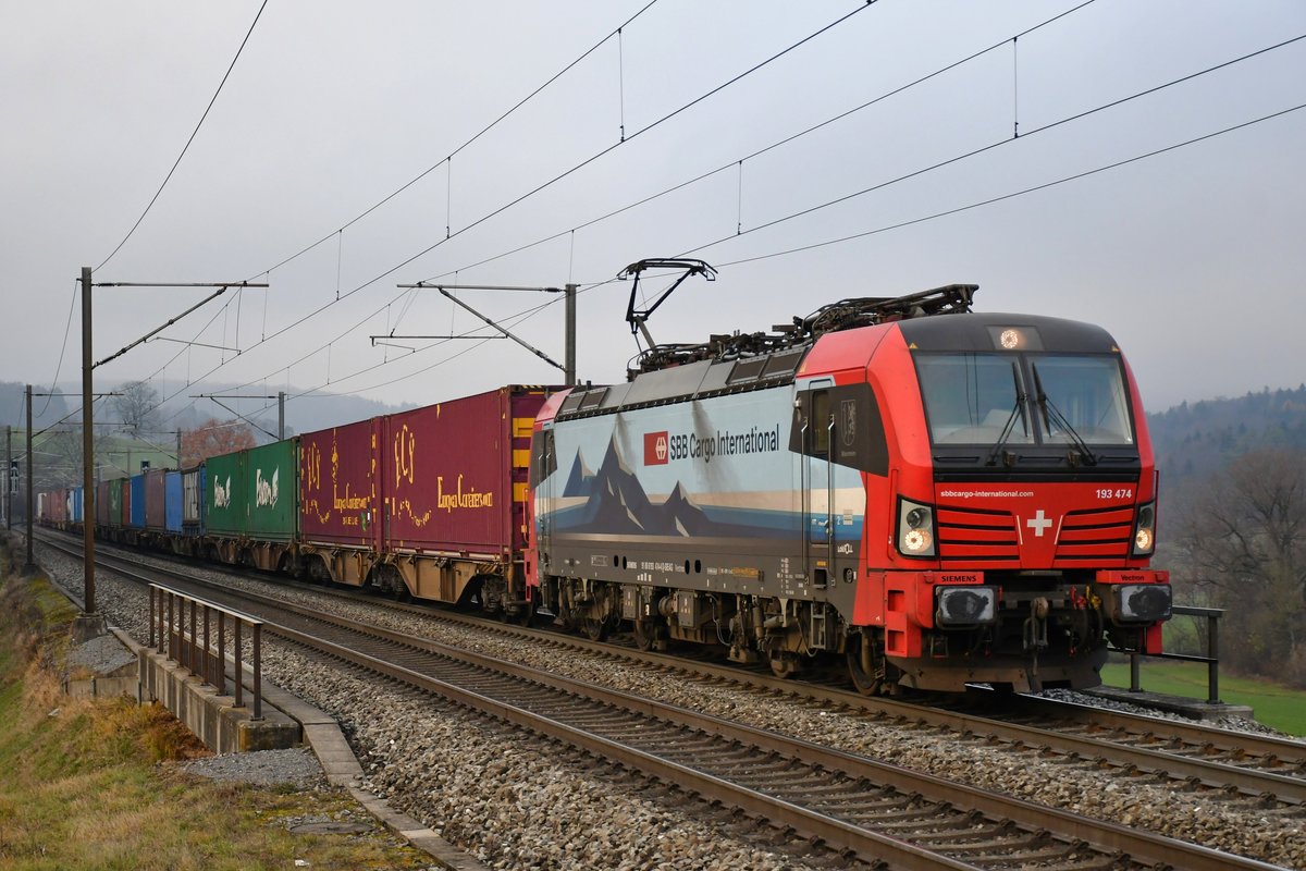 193 474  Mannheim  ist unterwegs in den Süden, aufgenommen bei Zeihen AG (CH) am 27.11.2020.