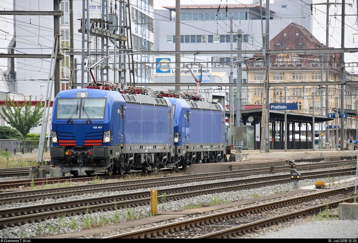 193 491-8 und 193 490-0 (Siemens Vectron) der Hupac AG stehen nun aufgerüstet im Bahnhof Pratteln (CH).
[10.7.2018 | 12:30 Uhr]